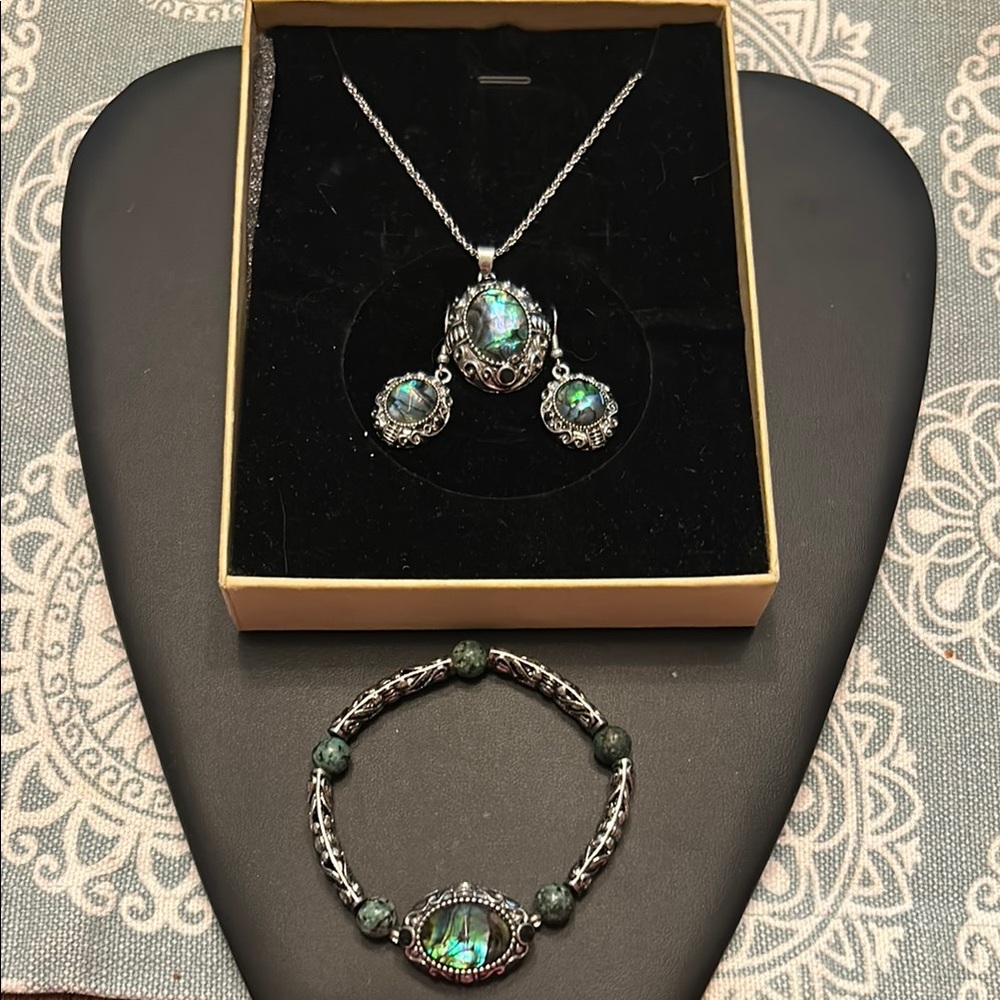 Elegant Silver and Green Jewelry Set